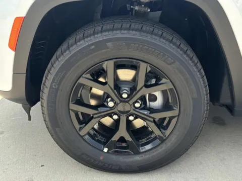 More photos of 2026 Jeep Grand Cherokee Laredo Altitude at Champion Chrysler Dodge Jeep Ram, MS