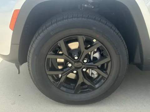 More photos of 2026 Jeep Grand Cherokee Laredo Altitude at Champion Chrysler Dodge Jeep Ram, MS