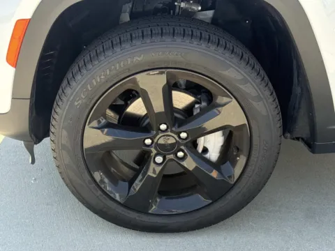 More photos of 2025 Jeep Grand Cherokee Limited at Champion Chrysler Dodge Jeep Ram, MS