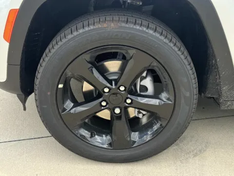 More photos of 2026 Jeep Grand Cherokee Limited at Champion Chrysler Dodge Jeep Ram, MS