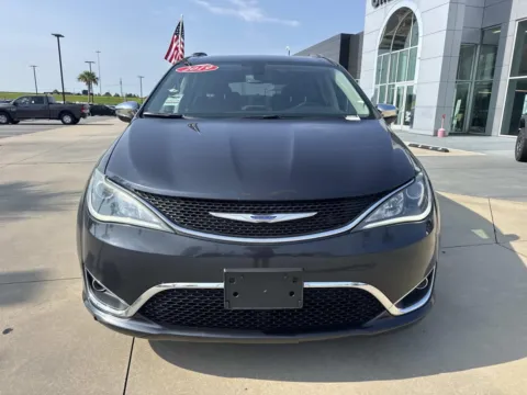 Photos of 2019 Chrysler Pacifica Limited for sale in Gulfport, MS at Champion Chrysler Dodge Jeep Ram