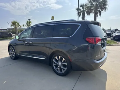 More photos of 2019 Chrysler Pacifica Limited at Champion Chrysler Dodge Jeep Ram, MS