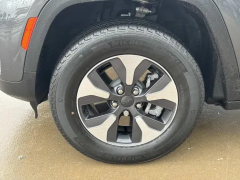 More photos of 2022 Jeep Grand Cherokee 4xe at Champion Chrysler Dodge Jeep Ram, MS