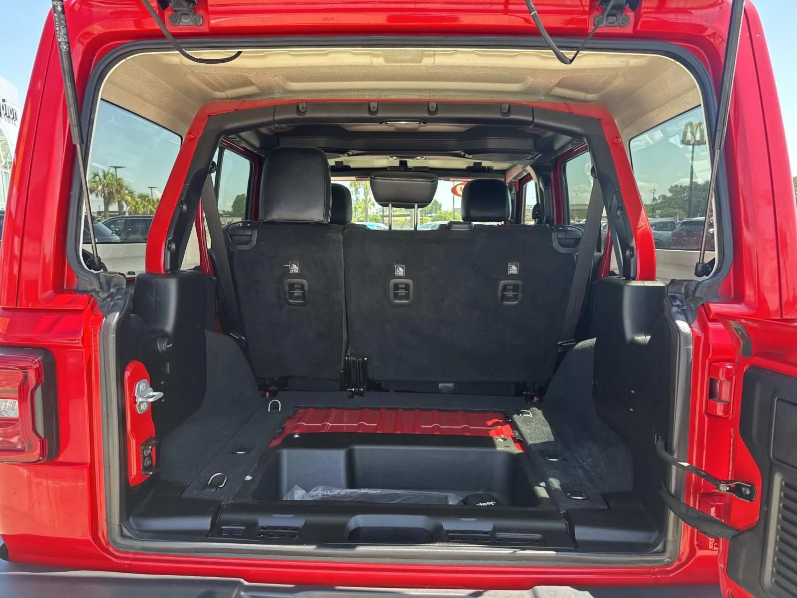 2020 Jeep Wrangler Unlimited Sahara - Photo 8