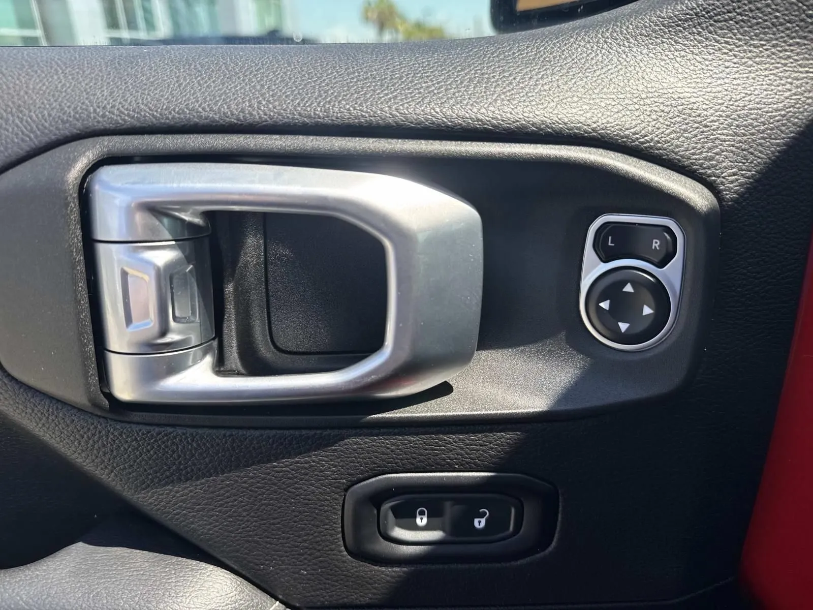 2020 Jeep Wrangler Unlimited Sahara - Photo 19