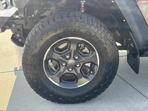 More photos of 2022 Jeep Gladiator Rubicon at Champion Chrysler Dodge Jeep Ram, MS