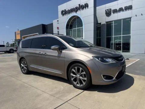 Silver 2017 Chrysler Pacifica Limited for sale in Gulfport, MS