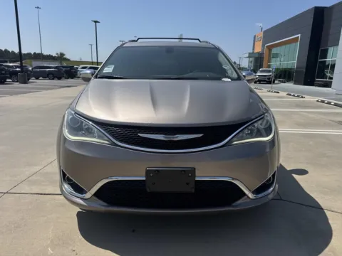 Photos of 2017 Chrysler Pacifica Limited for sale in Gulfport, MS at Champion Chrysler Dodge Jeep Ram