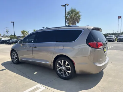 More photos of 2017 Chrysler Pacifica Limited at Champion Chrysler Dodge Jeep Ram, MS