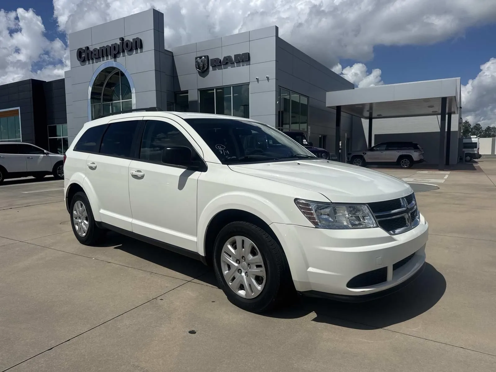 White 2018 Dodge Journey SE for sale in Gulfport, MS
