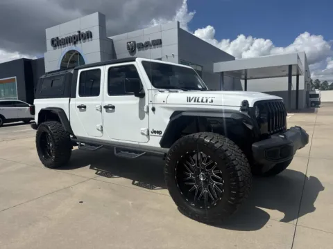 White 2022 Jeep Gladiator Willys for sale in Gulfport, MS