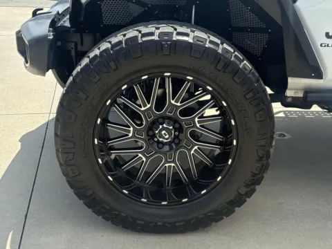 More photos of 2022 Jeep Gladiator Willys at Champion Chrysler Dodge Jeep Ram, MS