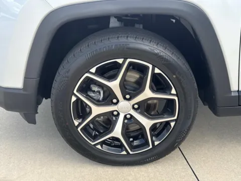 More photos of 2024 Jeep Compass Limited at Champion Chrysler Dodge Jeep Ram, MS