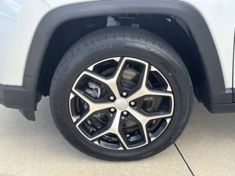 More photos of 2024 Jeep Compass Limited at Champion Chrysler Dodge Jeep Ram, MS