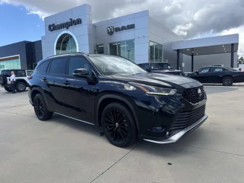 Black 2023 Toyota Highlander XSE for sale in Gulfport, MS