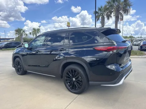 More photos of 2023 Toyota Highlander XSE at Champion Chrysler Dodge Jeep Ram, MS