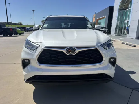 Photos of 2020 Toyota Highlander XLE for sale in Gulfport, MS at Champion Chrysler Dodge Jeep Ram
