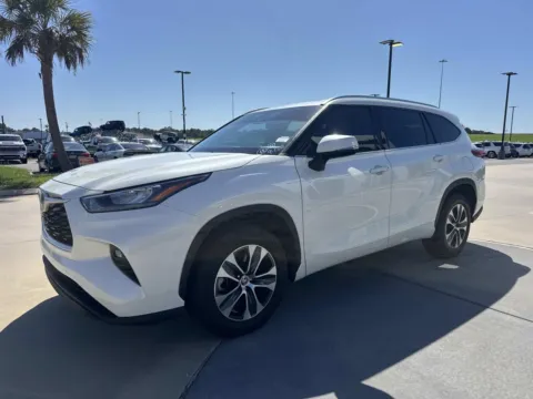 Another view of 2020 Toyota Highlander XLE for sale in Gulfport, MS at Champion Chrysler Dodge Jeep Ram