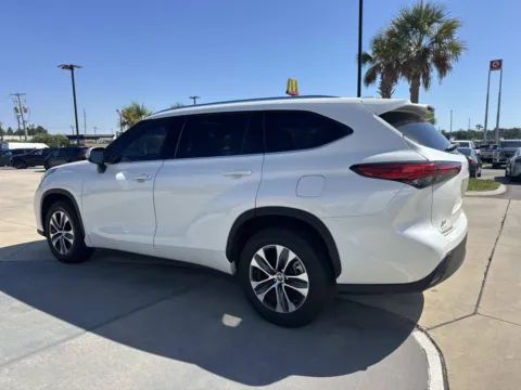 More photos of 2020 Toyota Highlander XLE at Champion Chrysler Dodge Jeep Ram, MS