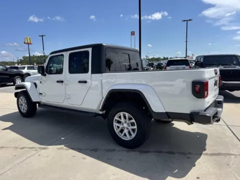 More photos of 2023 Jeep Gladiator Sport S at Champion Chrysler Dodge Jeep Ram, MS