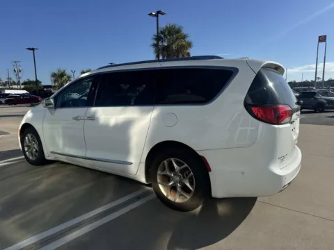 More photos of 2017 Chrysler Pacifica Limited at Champion Chrysler Dodge Jeep Ram, MS