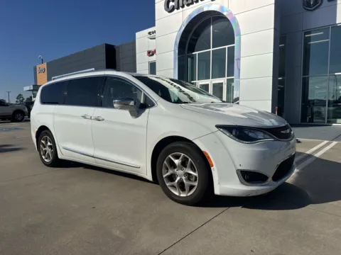 White 2017 Chrysler Pacifica Limited for sale in Gulfport, MS