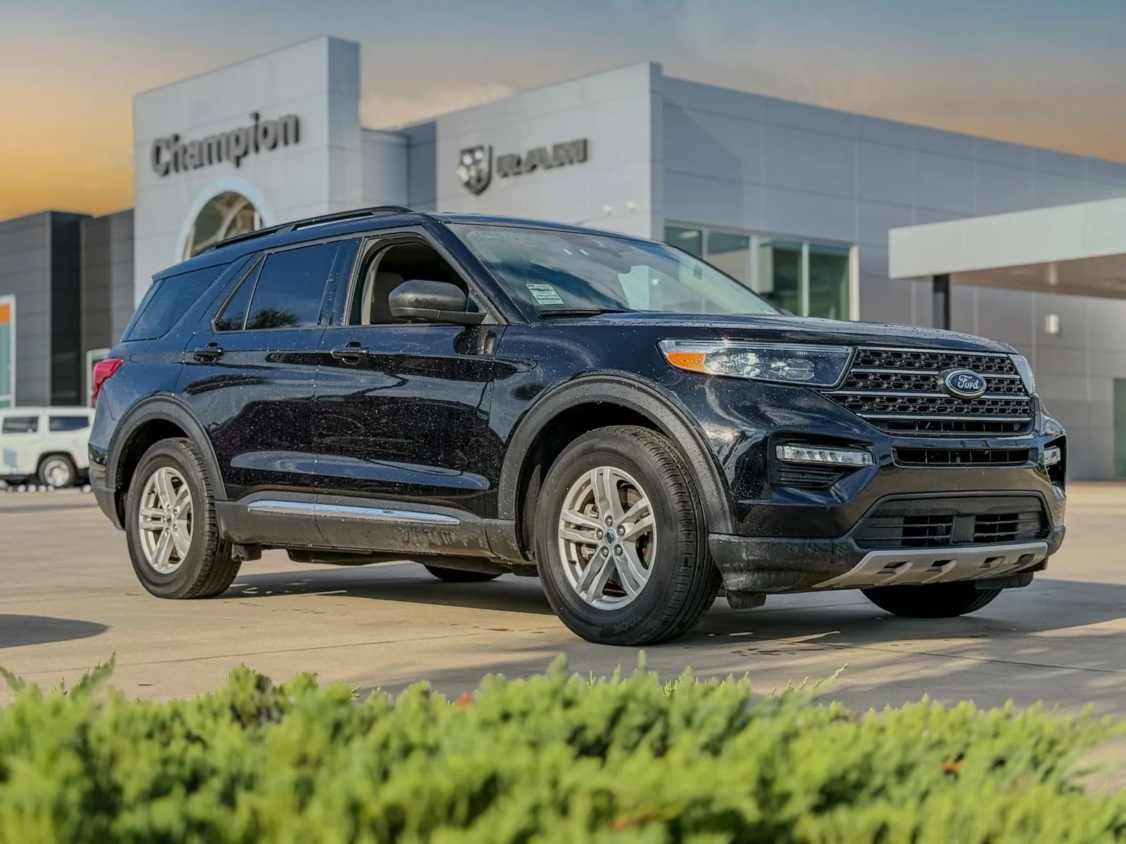 Black 2024 Ford Explorer XLT for sale in Gulfport, MS