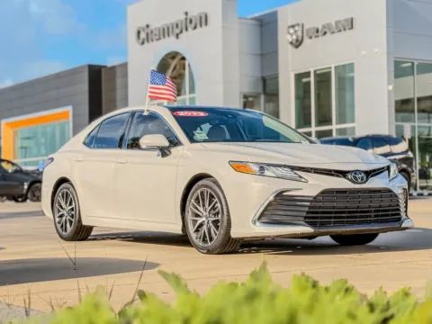 White 2023 Toyota Camry XLE V6 for sale in Gulfport, MS