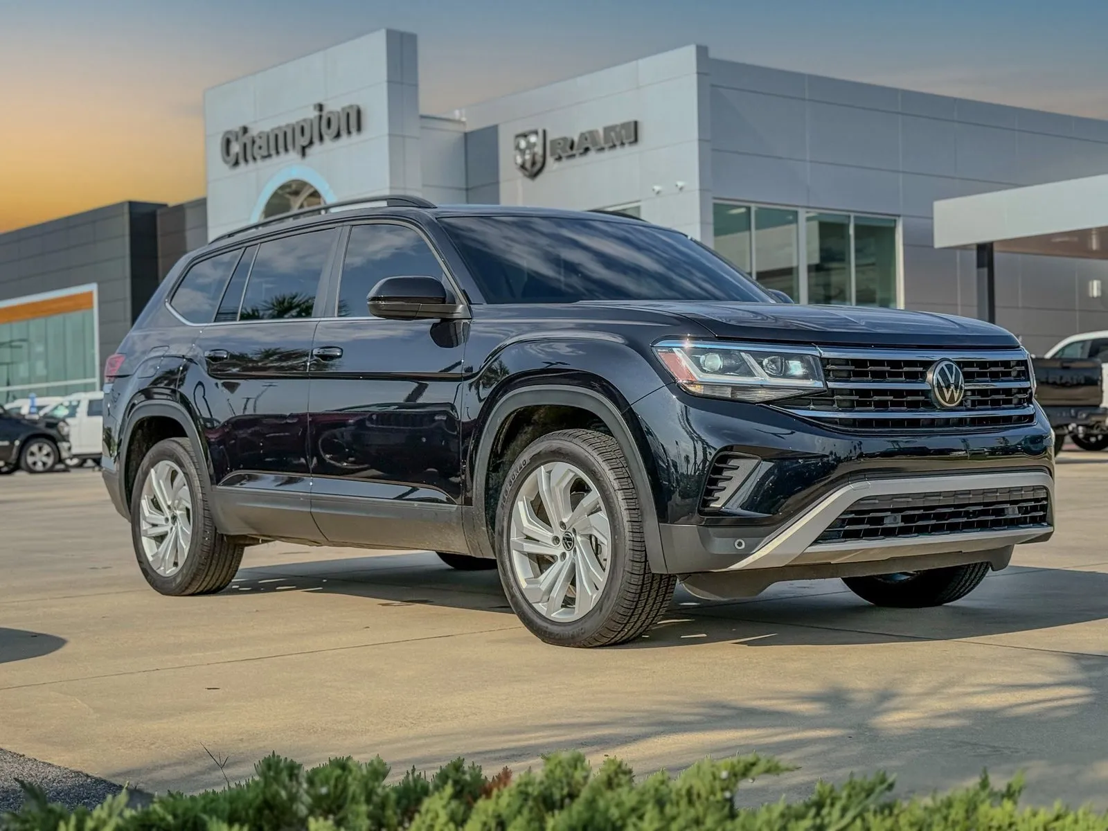 Black 2021 Volkswagen Atlas 3.6L V6 SE w/Technology for sale in Gulfport, MS