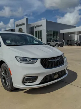 More photos of 2025 Chrysler Pacifica Select at Champion Chrysler Dodge Jeep Ram, MS