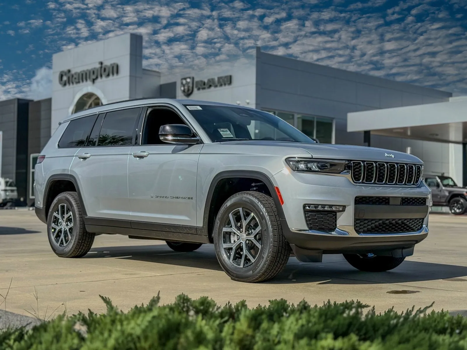 Silver 2025 Jeep Grand Cherokee L Limited for sale in Gulfport, MS