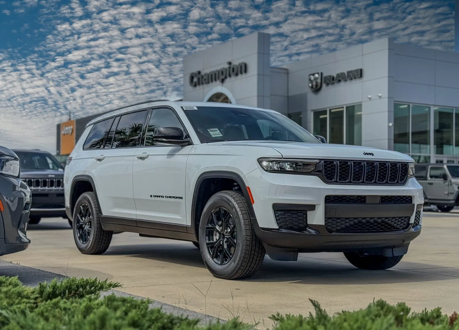 White 2025 Jeep Grand Cherokee L Altitude X for sale in Gulfport, MS