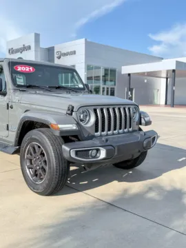 More photos of 2021 Jeep Gladiator Overland at Champion Chrysler Dodge Jeep Ram, MS