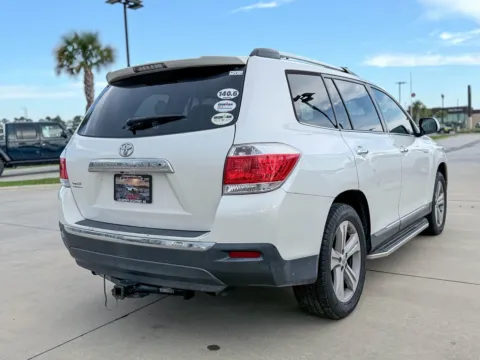 More photos of 2013 Toyota Highlander Limited at Champion Chrysler Dodge Jeep Ram, MS