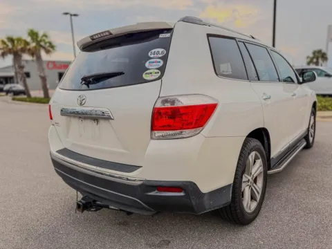 More photos of 2013 Toyota Highlander Limited at Champion Chrysler Dodge Jeep Ram, MS