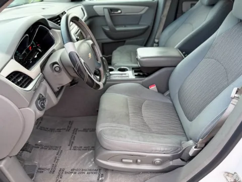 More photos of 2017 Chevrolet Traverse LT at Champion Chrysler Dodge Jeep Ram, MS