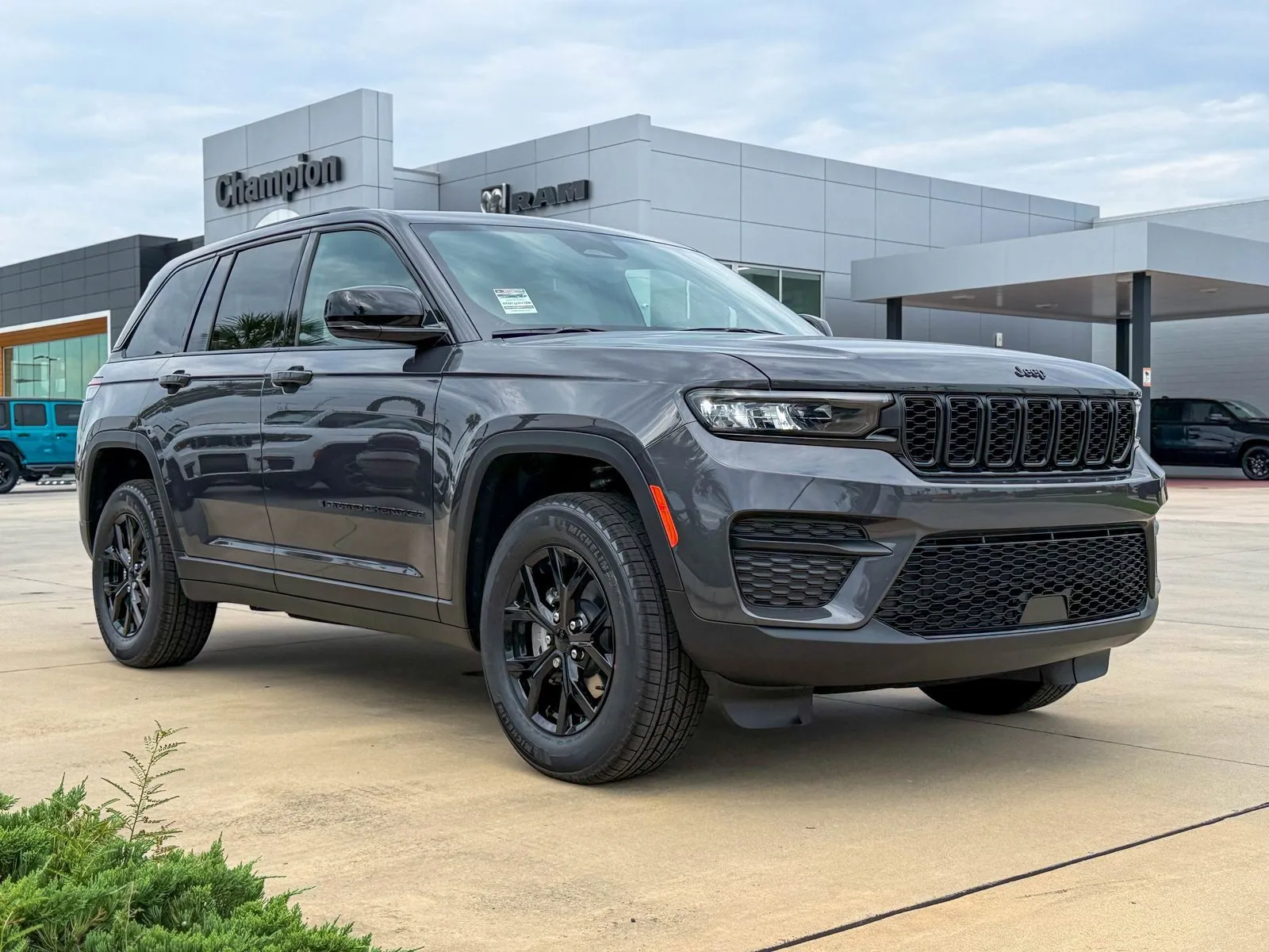 Gray 2025 Jeep Grand Cherokee Altitude X for sale in Gulfport, MS