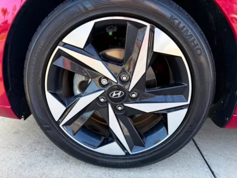 More photos of 2023 Hyundai Elantra SEL at Champion Chrysler Dodge Jeep Ram, MS