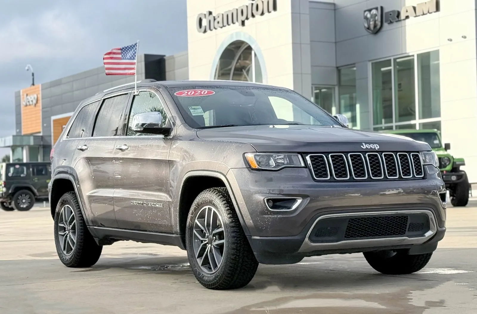 2020 Jeep Grand Cherokee Limited's photo