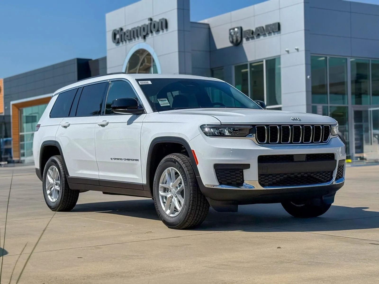White 2025 Jeep Grand Cherokee L Laredo X for sale in Gulfport, MS