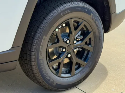 More photos of 2025 Jeep Grand Cherokee Altitude X at Champion Chrysler Dodge Jeep Ram, MS