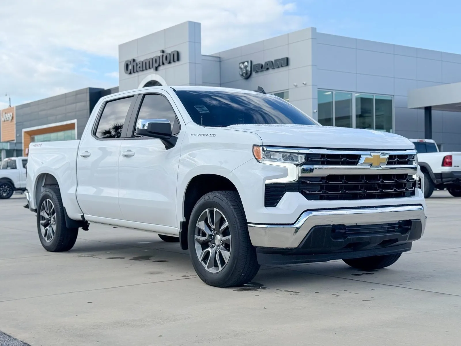 White 2022 Chevrolet Silverado 1500 LT for sale in Gulfport, MS
