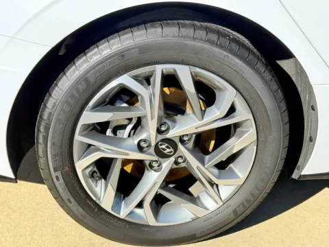 More photos of 2023 Hyundai Sonata SEL at Champion Chrysler Dodge Jeep Ram, MS