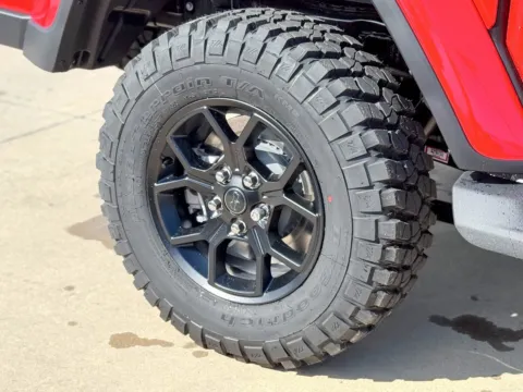 More photos of 2025 Jeep Gladiator High Tide at Champion Chrysler Dodge Jeep Ram, MS