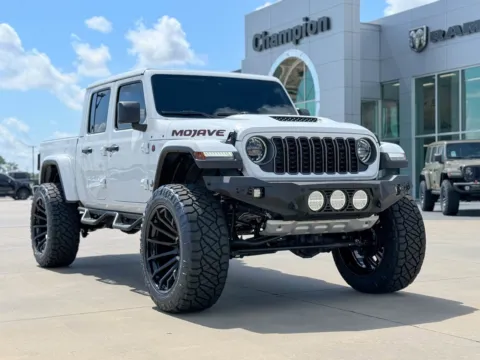 White 2025 Jeep Gladiator Mojave for sale in Gulfport, MS
