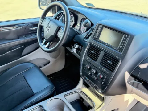 More photos of 2019 Dodge Grand Caravan SXT at Champion Chrysler Dodge Jeep Ram, MS