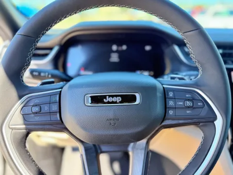 Another view of 2025 Jeep Grand Cherokee Limited for sale in Gulfport, MS at Champion Chrysler Dodge Jeep Ram