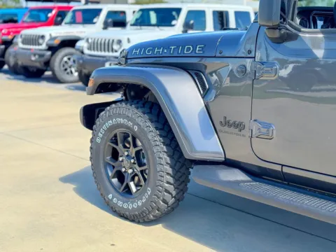 More photos of 2025 Jeep Gladiator High Tide at Champion Chrysler Dodge Jeep Ram, MS
