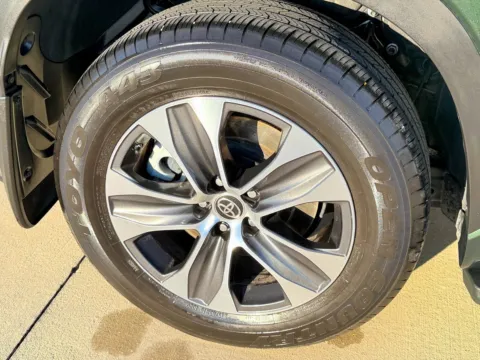 More photos of 2023 Toyota Highlander L at Champion Chrysler Dodge Jeep Ram, MS