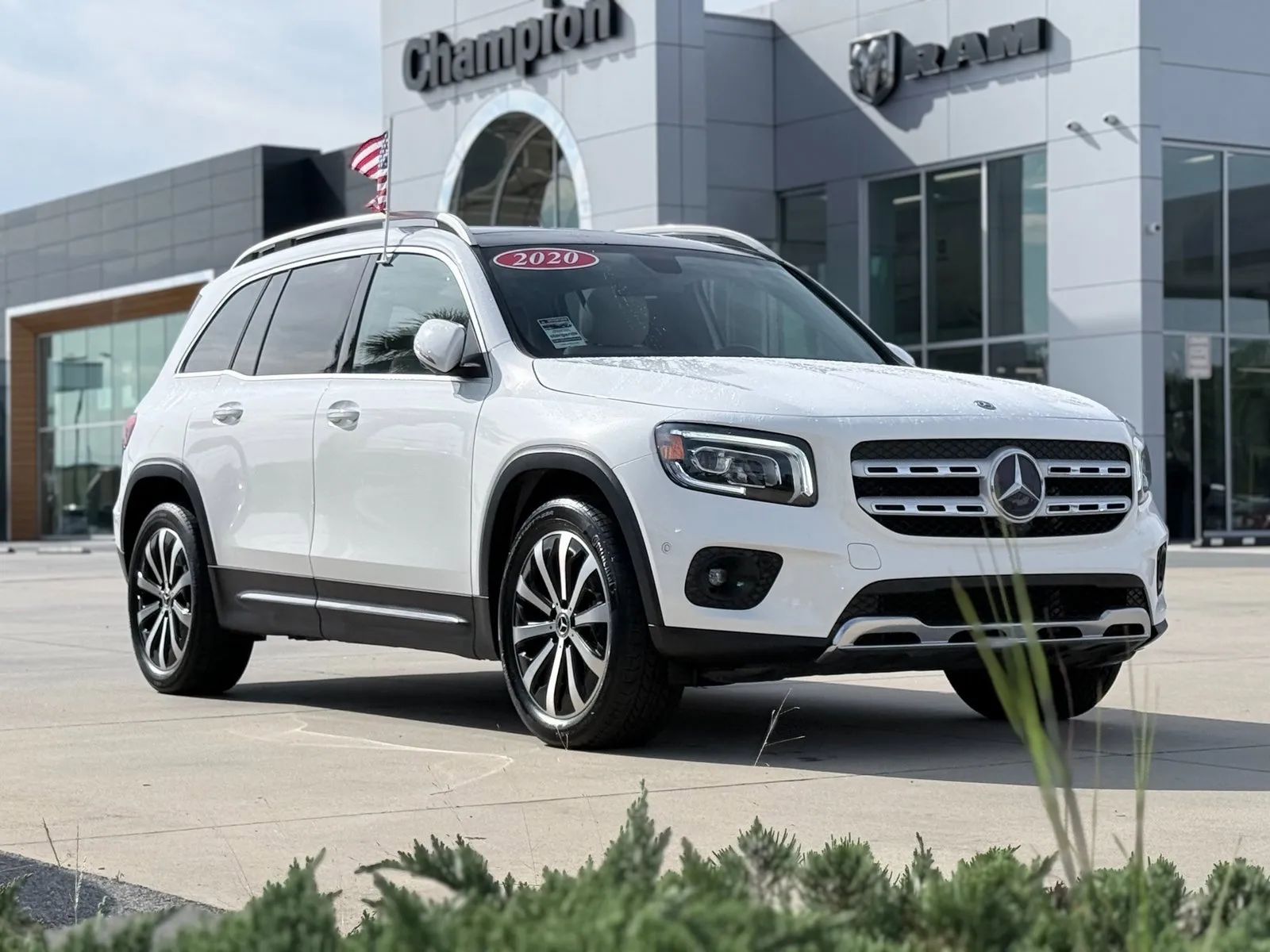 2020 Mercedes-Benz GLB Base's photo